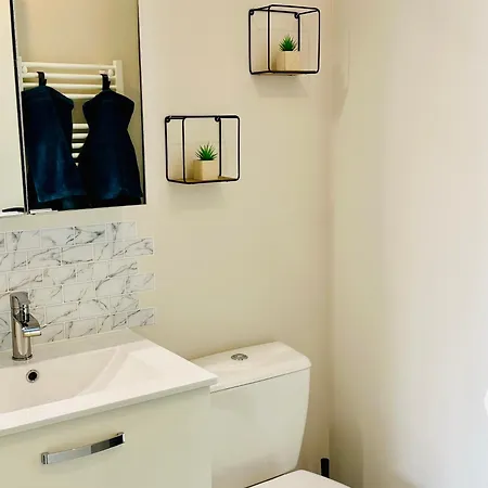 Apartmán Maison, Privative, Lumineuse, Surequipee Terrasse Et Parking *